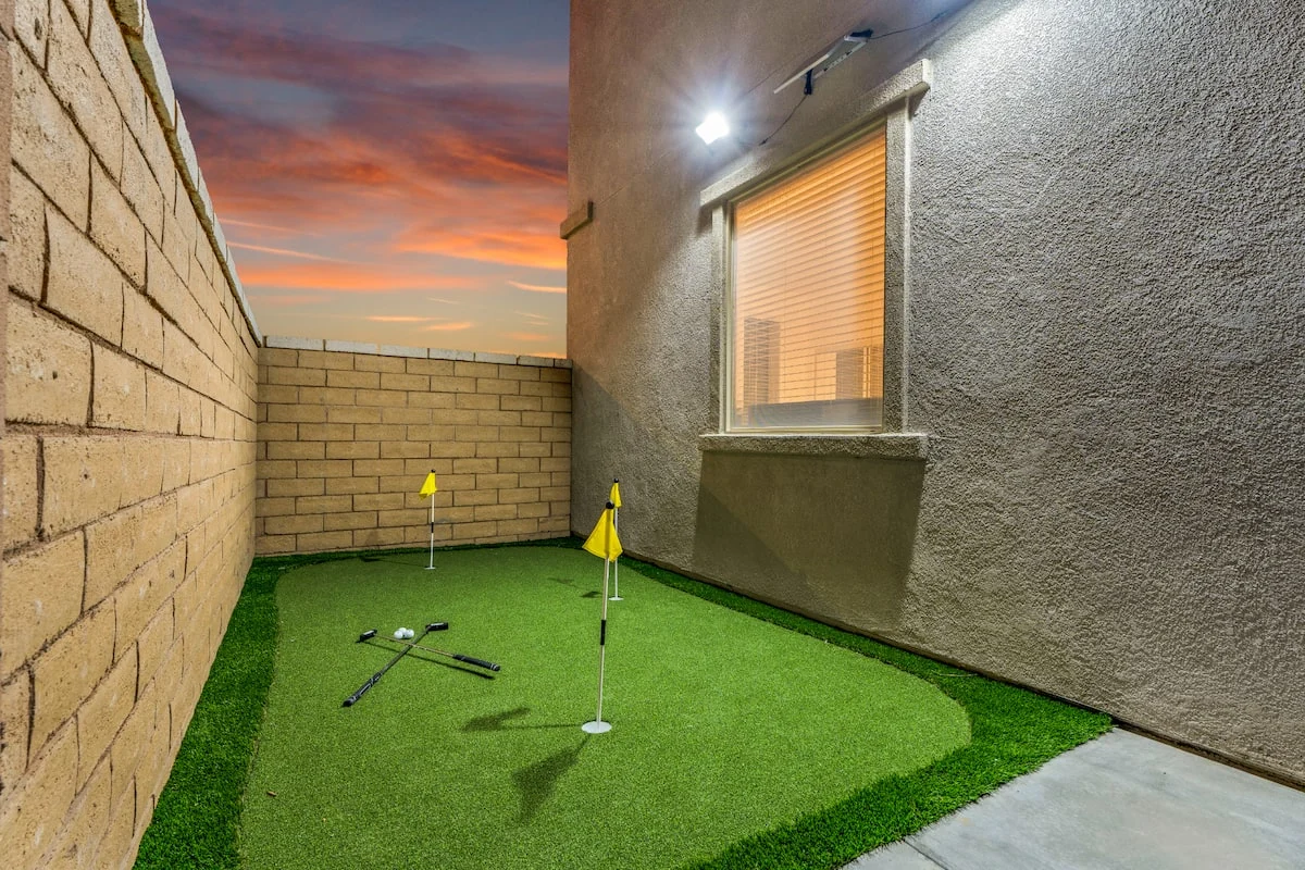 The Clubhouse in Coachella - Back garden image 4