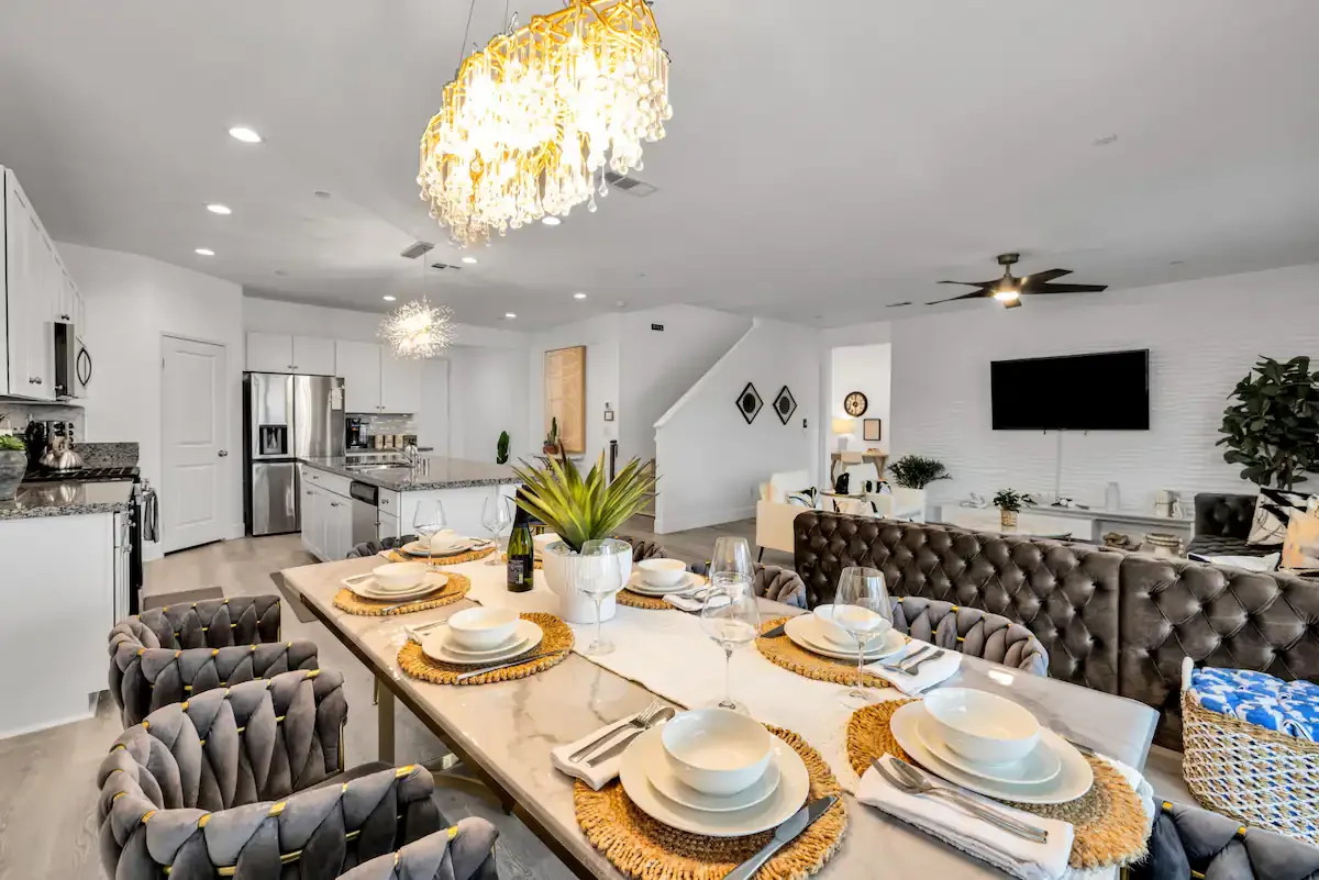 The Clubhouse in Coachella - Dining area image 1