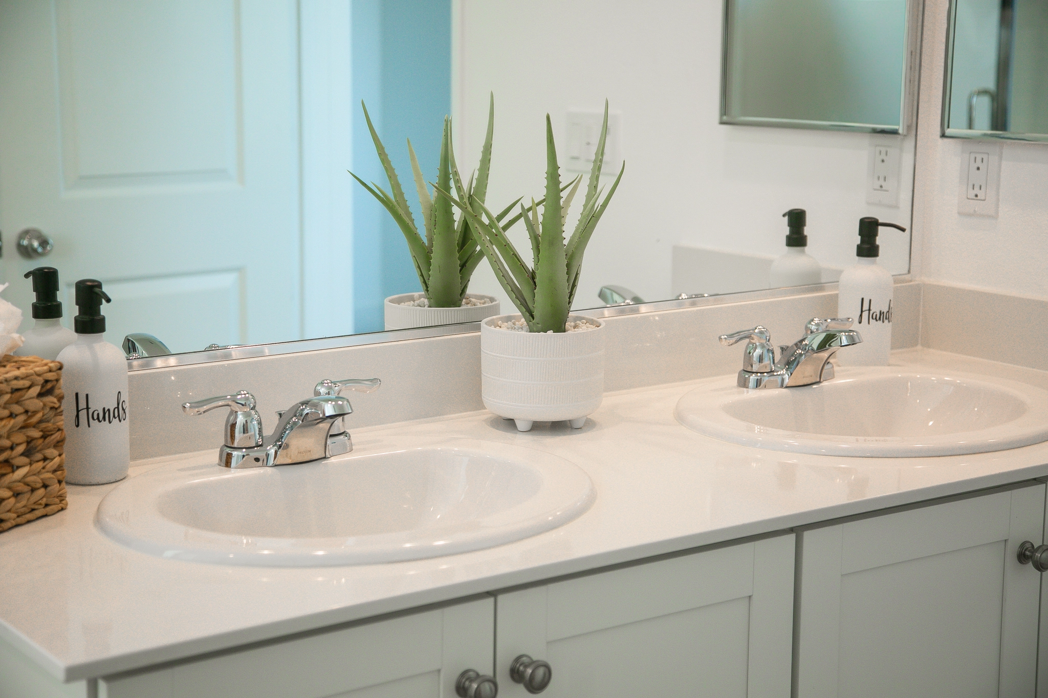 The Clubhouse in Coachella - Full bathroom 4 image 3