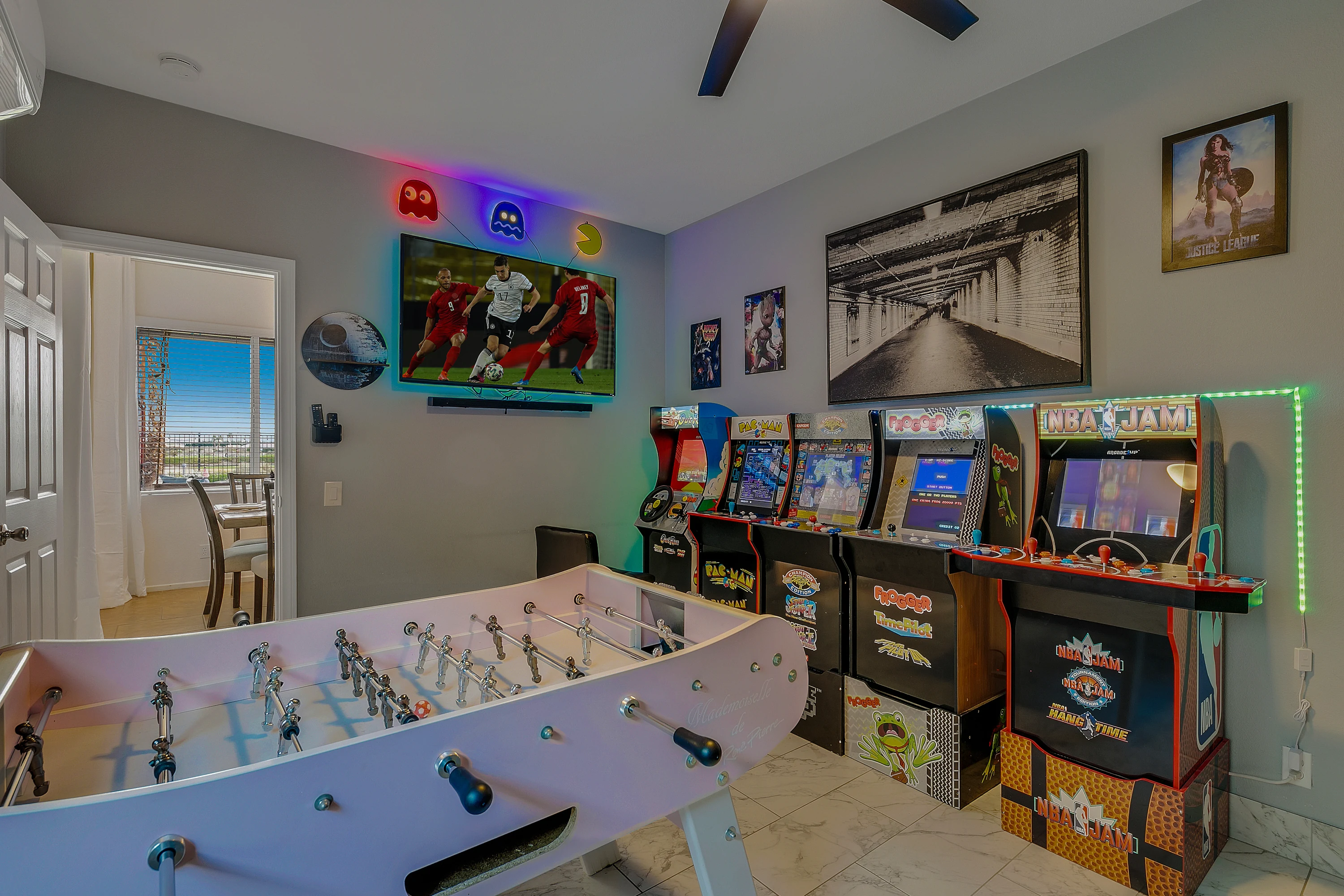 Villa Del Lago - Figma Game Room
