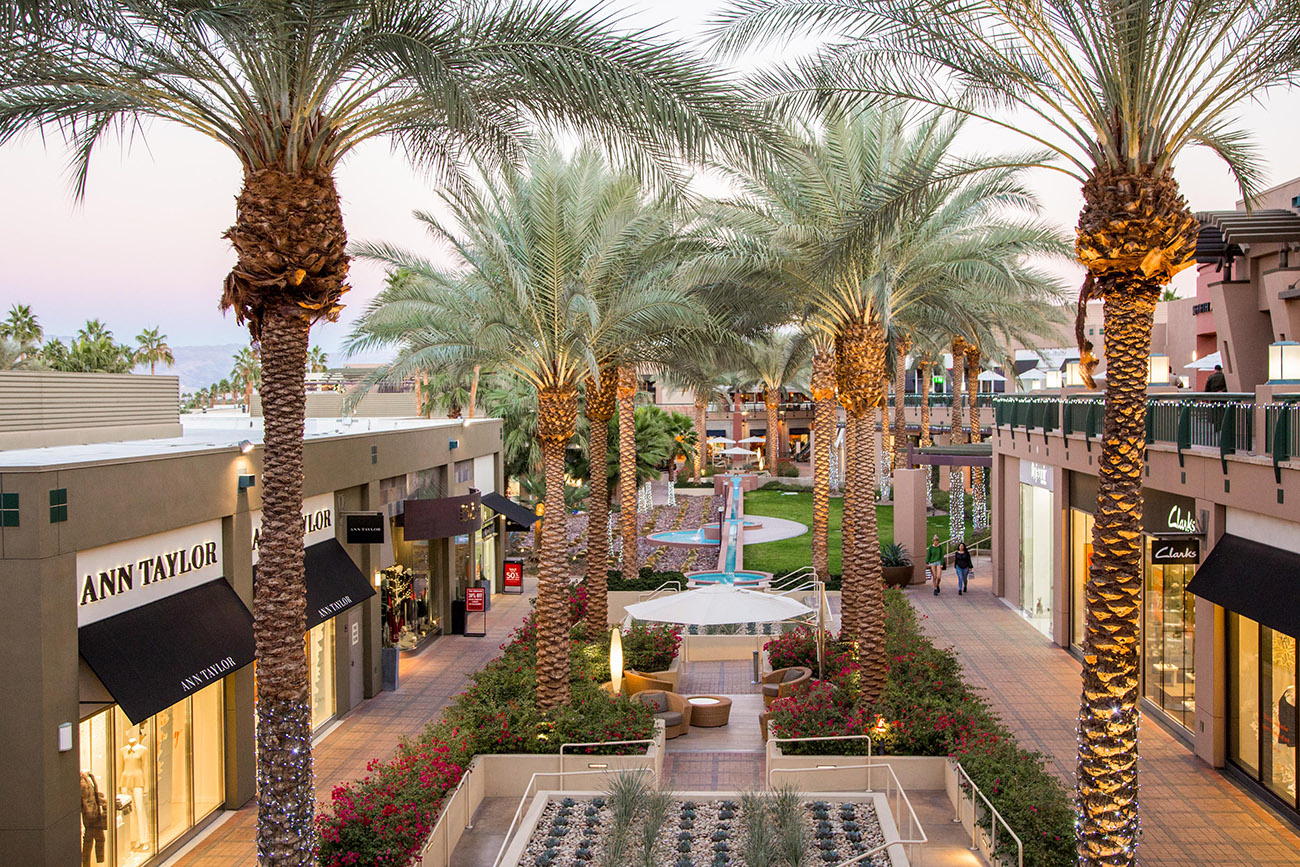 El Paseo shopping district in Palm Desert California