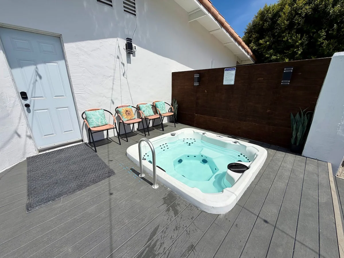 Hot tub 1 image 1