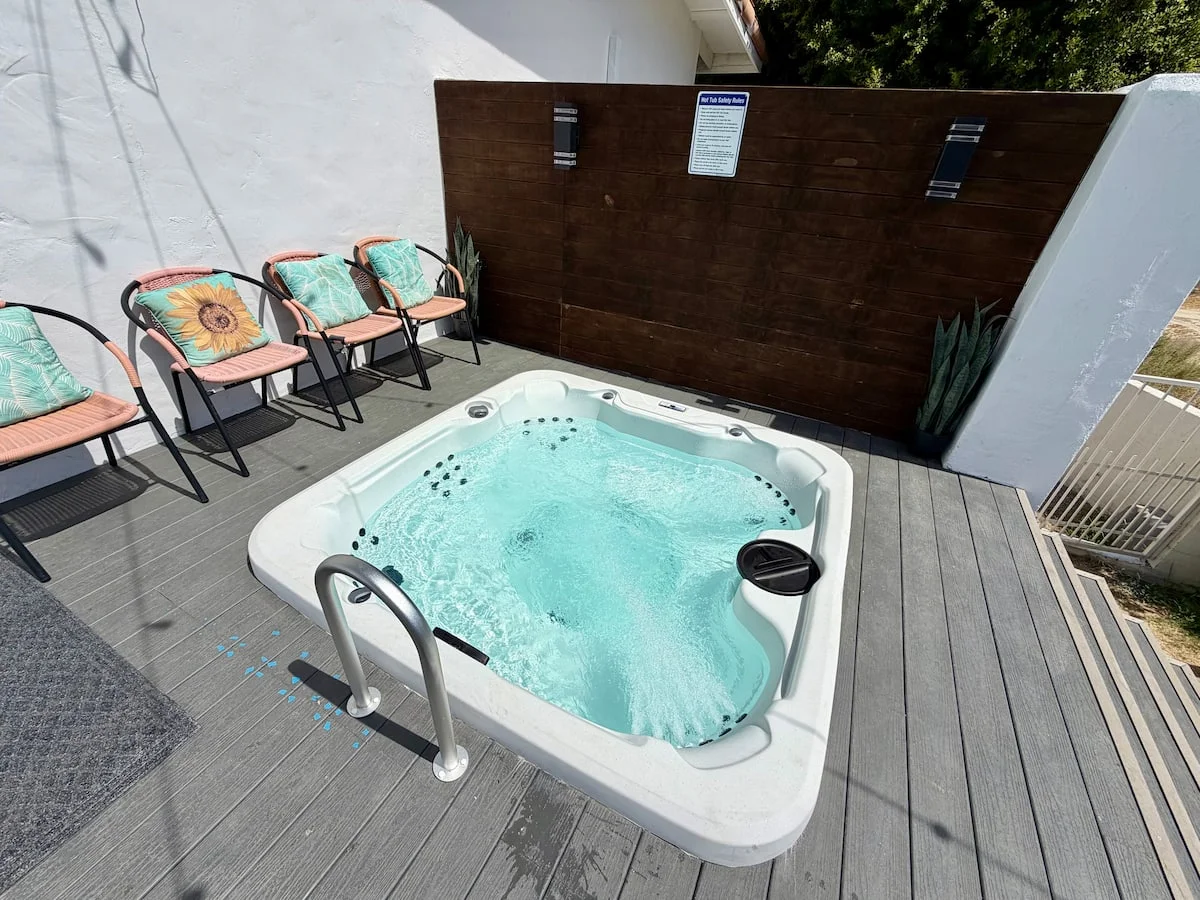 Hot tub 1 image 2